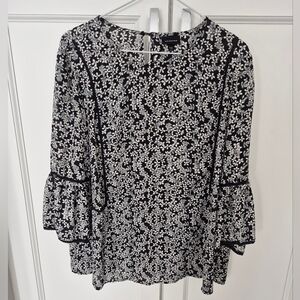 Who What Wear Black and White Flower Patterned Blouse